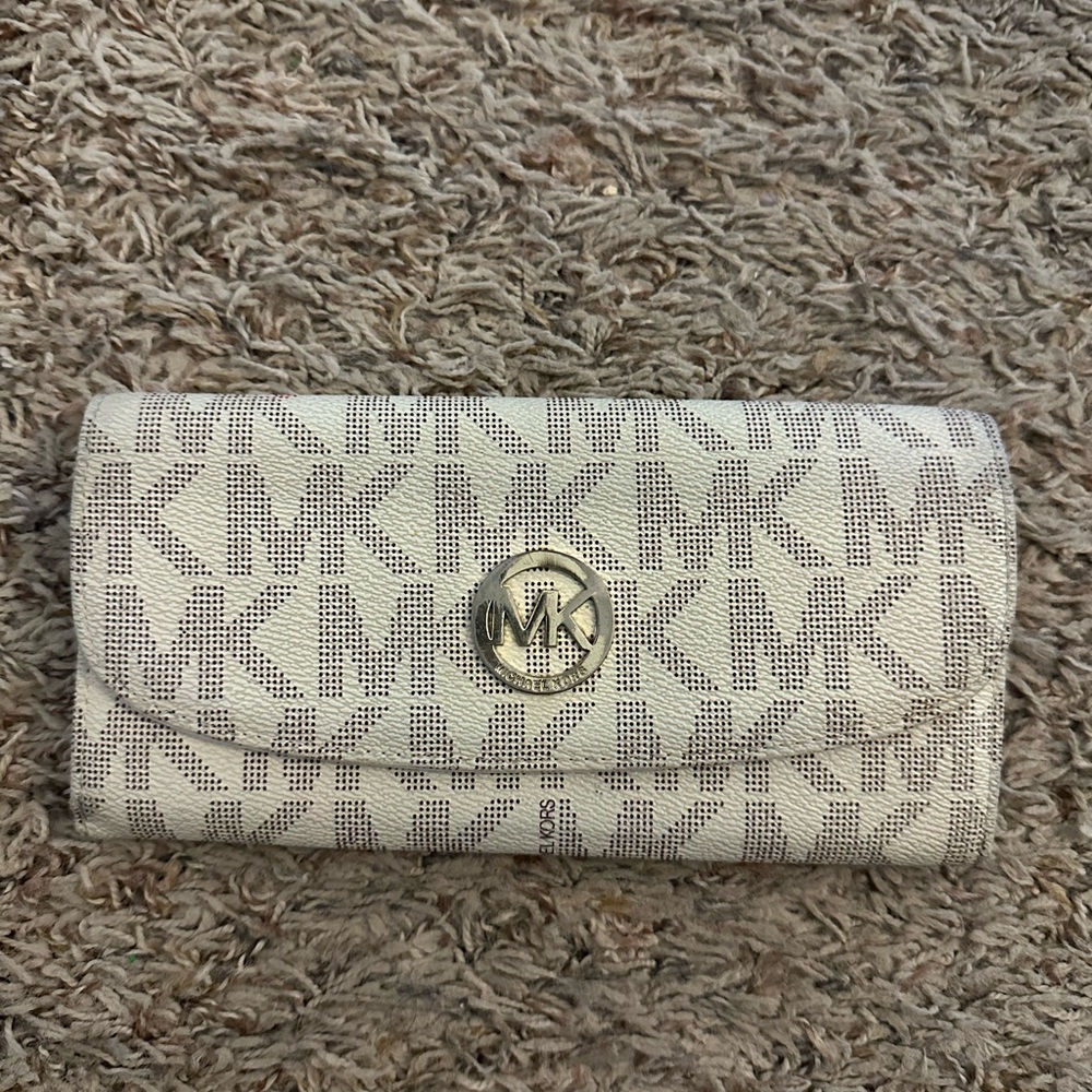 Michael Kors Cream Continental Wallet with Gold Medallion